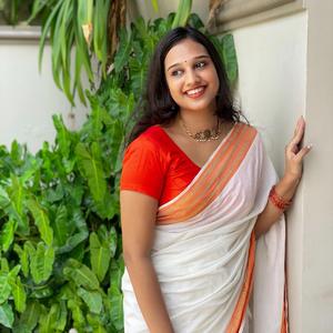ಮಳೆಯ ಹನಿಗಳ ನಡುವೆ ನೀನು ಬಂದ ಕ್ಷಣ