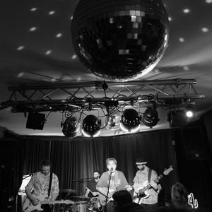 Searching For Too Long (Live at Funambules) (Live)