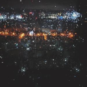 暴雨将你我困在原地