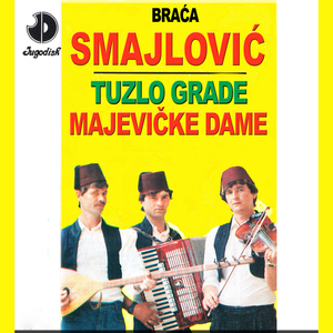 Djevojka je bjele ruke prala