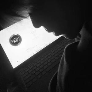 梦飞船-不值得DJ（XINRUI remix）