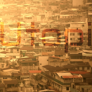 躺在灼灼烈日下不安地等待着冰冷的死亡