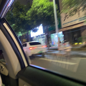 最怕在别人的歌里 听见我们的事