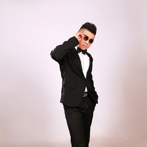 敬情谊 (DJ版伴奏)