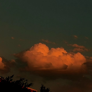 橘黄色的云