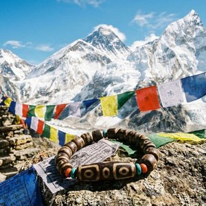 天珠傳說（Legend of Dzi Beads)