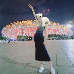 就好像阿芙罗蒂从浪花里浮现一样