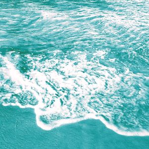 有趣平静的波浪情怀