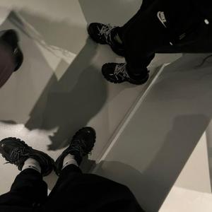 wit us (feat. Xhulooo)