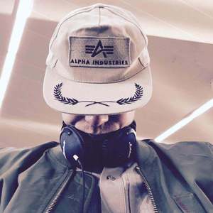 我在大晚上瞎转悠