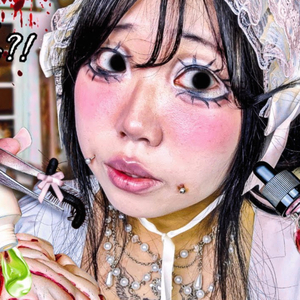 Clipping Back Eyelids