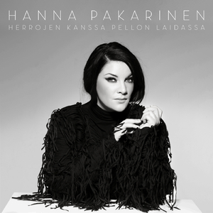 Herrojen kanssa pellon laidassa