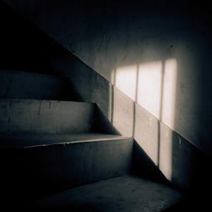 抓不住咫尺的你