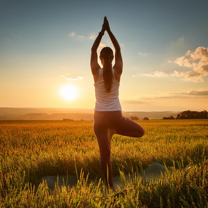 Sonidos Suaves Acompañan Las Posturas De Yoga