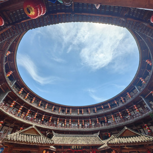 把春天钉在她窗台