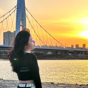 给月亮的三行诗