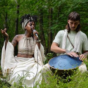 Om Shanti Om (639Hz) (Live)