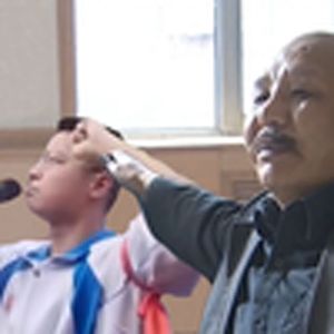 这是我弟弟干呕男孩