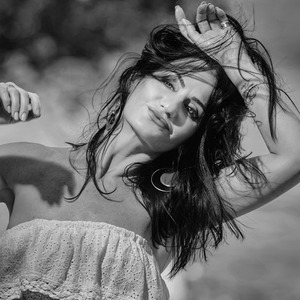 Не обіймай мене