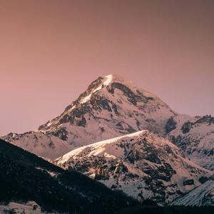 被爱好似有靠山