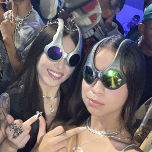 ELA TA QUE TA BRISADA