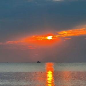 我想我不会爱你 (feat.HEBE)