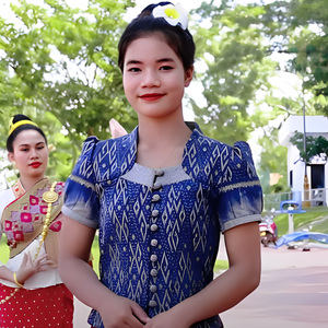 ສາວຜູ້ໄທໄກບາ້ນ