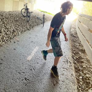 Keep Em' Guessin (feat. V1ntyy)