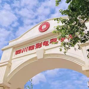 青 春 川 影