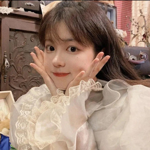 提笔诗染几页作悲怯