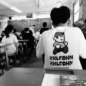 最后一排的娃儿