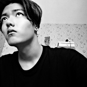 烟灰掉到电脑上了