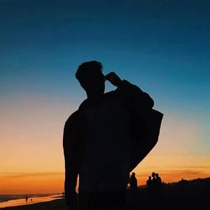 晨曦下的梦想之旅