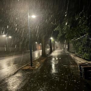 我爱你有种左灯右行的冲突