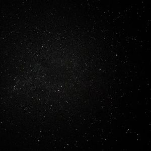 躲在遥远星河