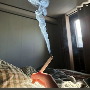 爱一个人要听她讲的一千种苦涩