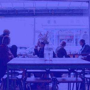 柔和的餐馆时刻