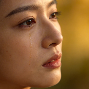 残留在眼角的泪是你走的痕迹