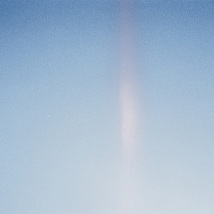 空に、美しく咲いて