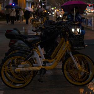 平淡生活里的刺