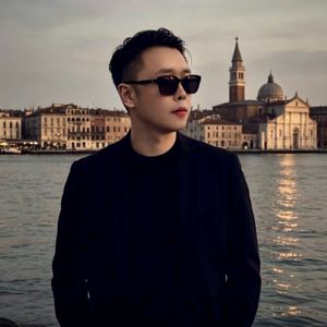 秽陌成霜