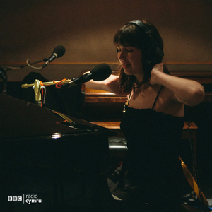 Eiliad Olaf (Yn Fyw / Live at BBC Maida Vale Studios)