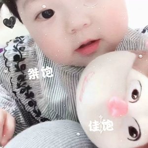 桀伴佳身旁