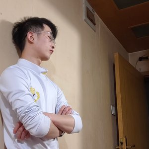 深夜的我独自买醉