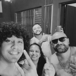 Em Suas Mãos