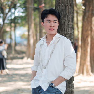 Tsheej Yim Koj Hloov Npe Tshiab