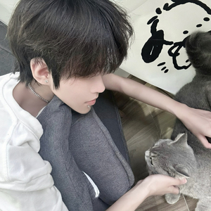 旧沙发上的晚安