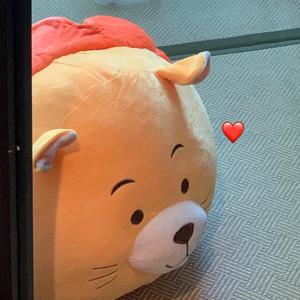 靠近