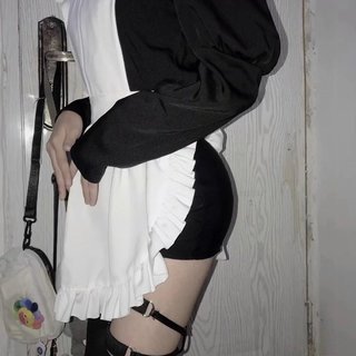 “你像黑夜中盛放的烟火，却转瞬即逝”