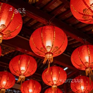 大红灯笼高高挂